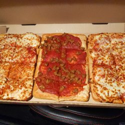 Pizza Hut - Big dinner box (2plain pizzas and one with italian sausage and no cheese)
