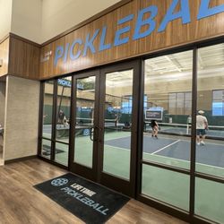 Life Time - Indoor pickleball - 3 courts
