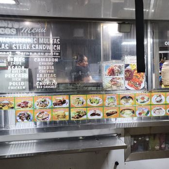 Danny's Tacos - Exterior - Food Trucks Near Me - Los Angeles, California