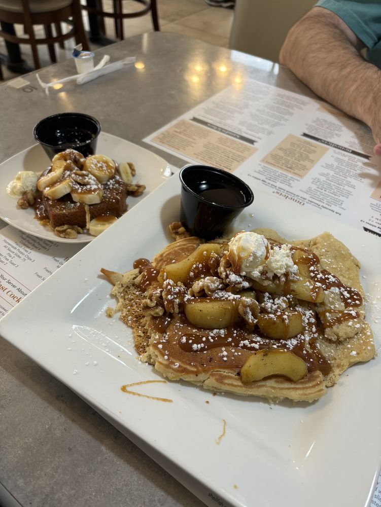 Uptown Grill — Mexican restaurant in Bay City