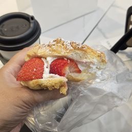 Strawberry soboro bread with cream