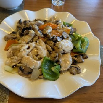 Ginkgo Chinese Restaurant - Moo Goo Gai Pan - Chinese Near Me - Claremont, California