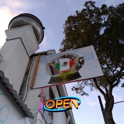 Nelly's Tacos Mexicanos - 看板