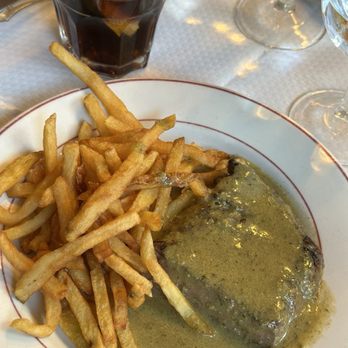 Le Relais de l’Entrecôte - Steak Frites - Steakhouses Near Me - Paris, 75 Le Relais de l’Entrecôte - Steak Frites - Steakhouses Near Me - Paris, 75