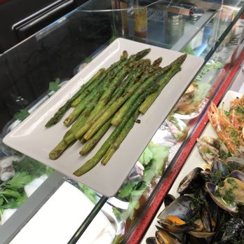 Quiosc Modern - Roasted Asparagus plate at Quiosc Modern inside the Mercat de Sant Josep de la Boqueria in Barcelona. - Beer Bar Near Me - Barcelona, B Quiosc Modern - Roasted Asparagus plate at Quiosc Modern inside the Mercat de Sant Josep de la Boqueria in Barcelona. - Beer Bar Near Me - Barcelona, B