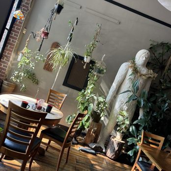 The Wheelhouse - Inside the restaurant - American Near Me - Dunsmuir, California
