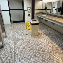 Benbow KOA - Men's restroom