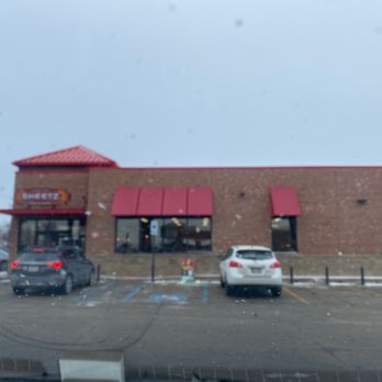 Sheetz - a view of the outside of a fast food restaurant - Convenience Stores Near Me - AUSTINTOWN, Ohio