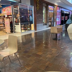 Food court dining