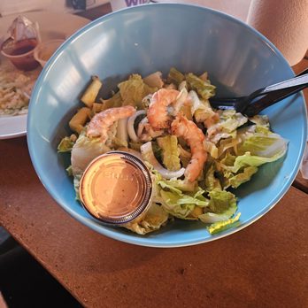 Pineapple Willy's - Side Salad with shrimp - Seafood Near Me - Panama City Beach, Florida