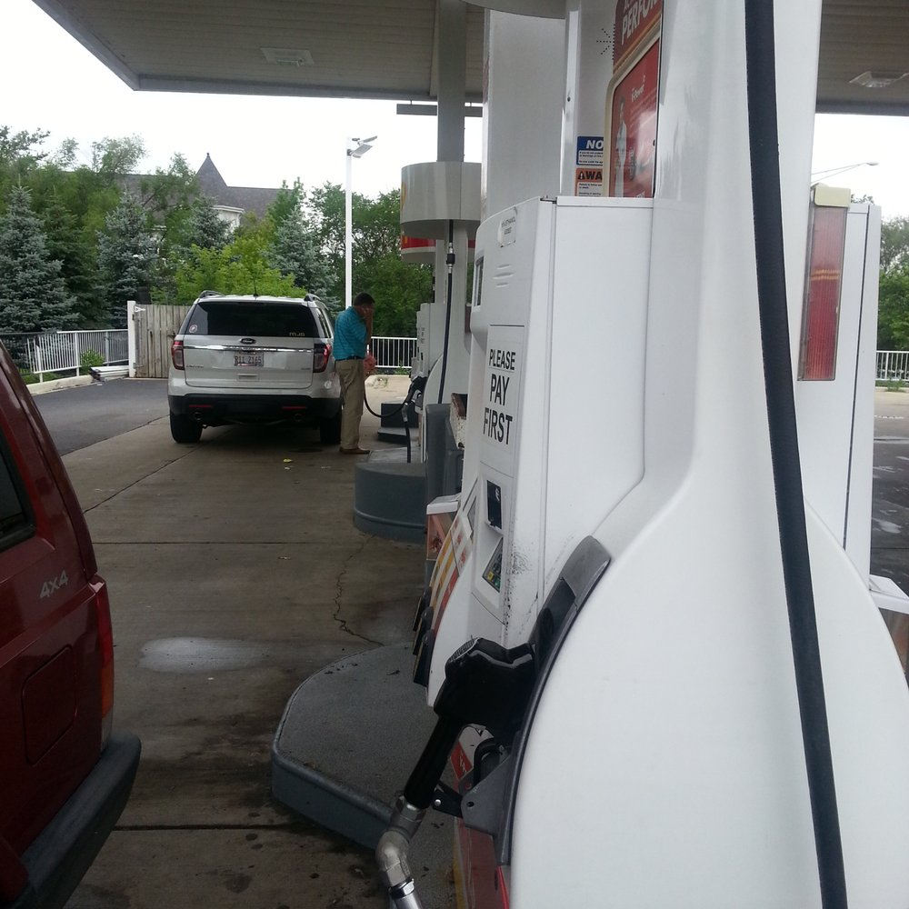 Shell - Pump seven on Higgins side leaked all over my paint before I could even start pumping - Gas Stations Near Me - Schaumburg, Illinois