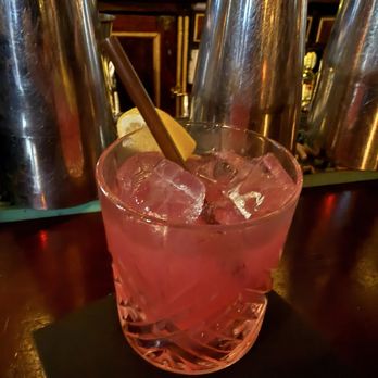 Pete's Tavern - Summer drink. Fine - Bars Near Me - New York, New York