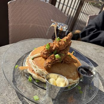 Toasted Gastrobrunch - Cake Crispy Chicken and Cakes - Breakfast & Brunch Near Me - Oceanside, California