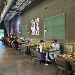 Fukuro Bar & Sushi - Dining area
