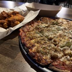 The Draft Sports Bar & Grill - Wings (fire) and 14" pizza (sausage & jalapenos)