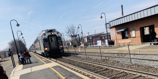 DUNELLEN TRAIN STATION - Updated February 2025 - N Washington Ave