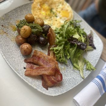 Hau Tree - Classic breakfast - Seafood Near Me - Honolulu, Hawaii