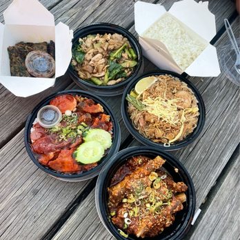 DAKZEN - Gui Chai Tod, Pad See Ew, Pad Thai, Khao Moo Dang, Kra Duk Moo Nam Dang - Thai Near Me - Somerville, Massachusetts