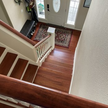 Hardwood Floor Specialist - Front entry stairway with beautiful matching stain on stair treads. - Flooring Near Me - Vancouver, Washington Hardwood Floor Specialist - Front entry stairway with beautiful matching stain on stair treads. - Flooring Near Me - Vancouver, Washington