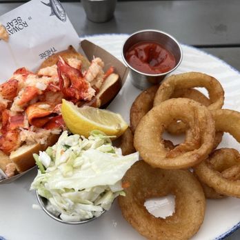 The Restaurant at Rowayton Seafood - Hot Lobster Roll - Seafood Near Me - Norwalk, Connecticut The Restaurant at Rowayton Seafood - Hot Lobster Roll - Seafood Near Me - Norwalk, Connecticut