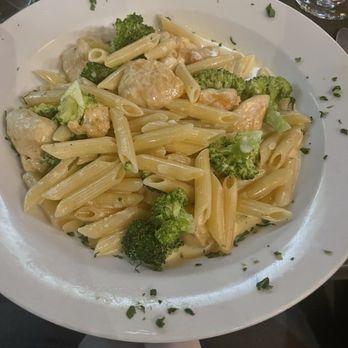 Benevento's - Chicken, Penne, Broccoli - Italian Near Me - Boston, Massachusetts