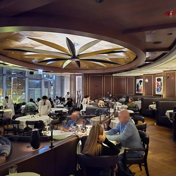 Gibsons Italia - Dining Room - Steakhouses Near Me - Chicago, Illinois