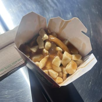 Smoke's Poutinerie Windsor - Classic Trad - Poutineries Near Me - Windsor, Ontario