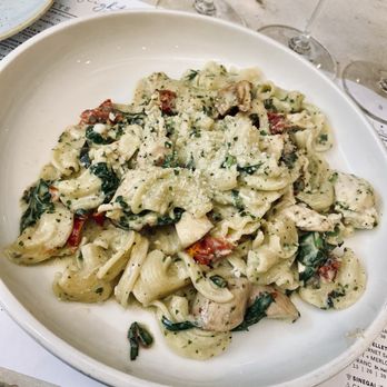 Sixty Vines - CRESTE DI GALLO roasted chicken, mushrooms, spinach, oven-dried tomato, pesto cream - New American Near Me - Plano, Texas Sixty Vines - CRESTE DI GALLO roasted chicken, mushrooms, spinach, oven-dried tomato, pesto cream - New American Near Me - Plano, Texas