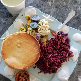 Vegan wellington, beet couscous, cauliflower fricassee, with caramelized leek sauce Vegan wellington, beet couscous, cauliflower fricassee, with caramelized leek sauce
