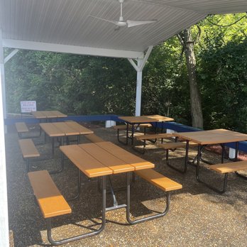 Lil Goodie Shoppe - Patio area - Ice Cream & Frozen Yogurt Near Me - Cincinnati, Ohio