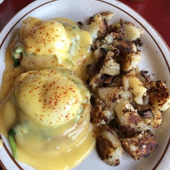 Rooster's - American Near Me - Medford, Oregon