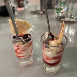 Insolito - Dessert and tables with hookahs!