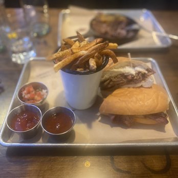 Cuyama Buckhorn - Tri tip sandwich. I like it! Good quality of the meat. - American Near Me - New Cuyama, California