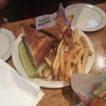 Glory Days Grill - Sports Bars Near Me - Fairfax, Virginia
