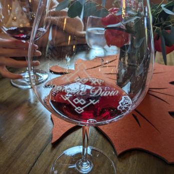 Domaine Divio - Wine Tasting Room Near Me - Newberg, Oregon
