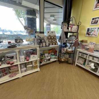 Nothing Bundt Cakes - Lots of gift ideas - Bakeries Near Me - Reno, Nevada