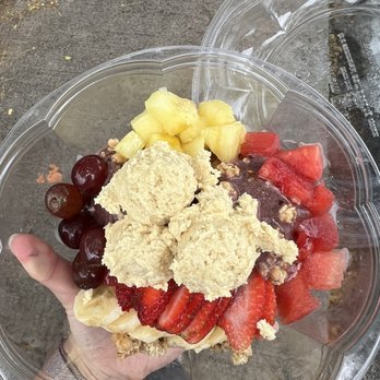 HI Cravings Mobile - Regular açaí bowl with cookie dough - Acai Bowls Near Me HI Cravings Mobile - Regular açaí bowl with cookie dough - Acai Bowls Near Me