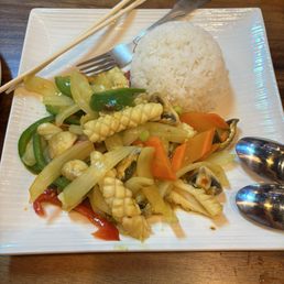 R10. Squid Sauteed with Curry Sauce on Rice R10. Squid Sauteed with Curry Sauce on Rice