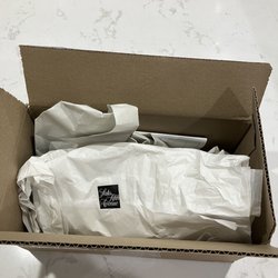 Saks Fifth Avenue - Saks.com does not know how to maintain a level of presentation.