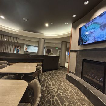SpringHill Suites by Marriott Thatcher - Breakfast area - Hotels Near Me - Thatcher, Arizona