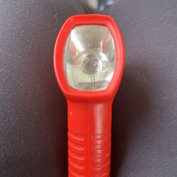 Garrity Industries - Front of the flashlight showing the bulb and the plastic cover