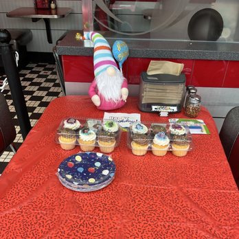 Garibaldi's Italian Eatery - Dessert table - Pizza Near Me - Hoffman Estates, Illinois