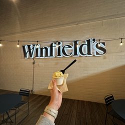 Winfield's Chocolate Bar - Butter pecan ice cream