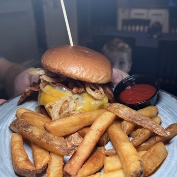 Hickory Tavern - Tavern burger - Sports Bars Near Me - Huntersville, North Carolina Hickory Tavern - Tavern burger - Sports Bars Near Me - Huntersville, North Carolina