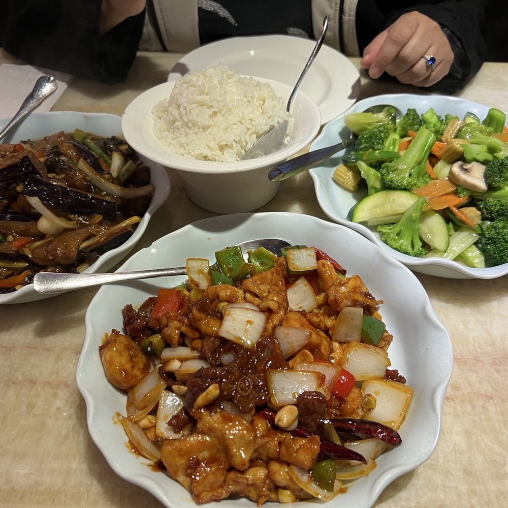 Cachanilla Chinese Restaurant - Eggplant, beef, chicken, shrimp kung pao, mixed vegetables THE BEST!!!! - Chinese Near Me - Pomona, California