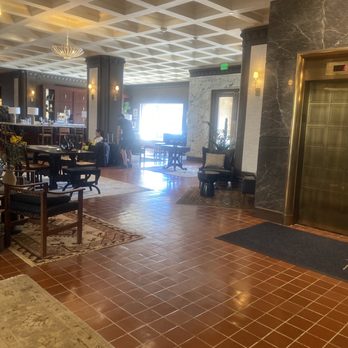 Pasadena Hotel & Pool - Lobby near elevators/bar area - Hotels Near Me - Pasadena, California