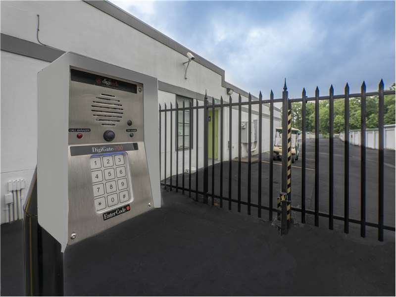 EXTRA SPACE STORAGE Updated October 2024 17 Photos 2910 Lawndale Dr, Greensboro, North