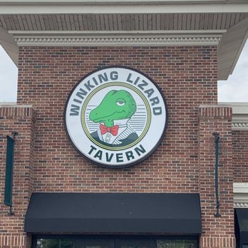 Winking Lizard Tavern - American Near Me - Canton, Ohio