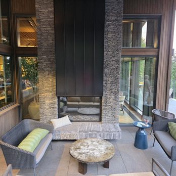 Amaterra Winery - Wine Tasting Room Near Me - Portland, Oregon
