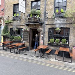 The Two Brewers - Bigger view of the entrance